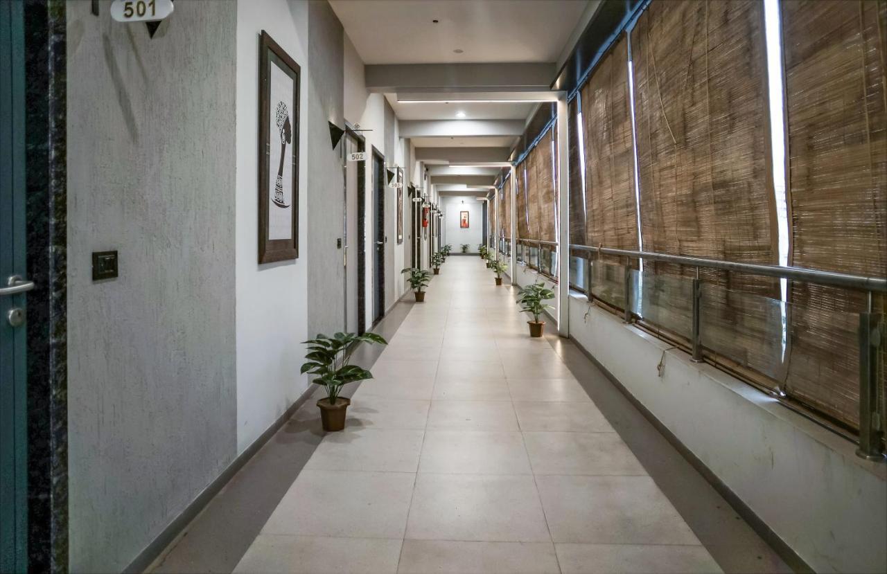 Hotel The Parker Inn By Kbnt Group سورات المظهر الخارجي الصورة