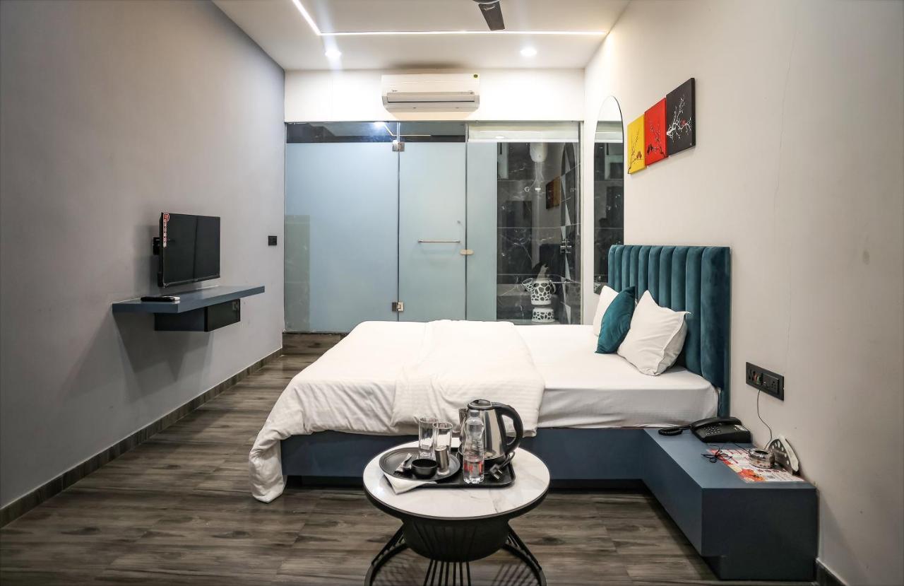 Hotel The Parker Inn By Kbnt Group سورات المظهر الخارجي الصورة